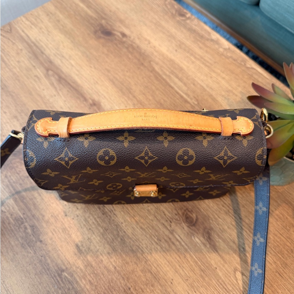 Louis Vuitton Brown Monogram Handbag - Picture 3 of 10